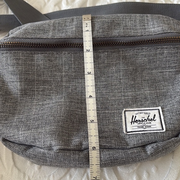 NOT FOR SALE Herschel Belt Bag - Picture 7 of 9